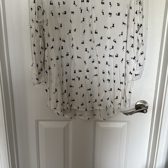Women’s White Flowy V Neck Button Down Black Cats Blouse Size 2X Plus Size EUC - Picture 9 of 11